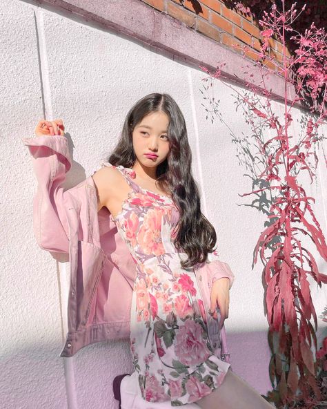 Wonyoung Pink Outfit, Wonyoung Photo, Wonyoung Icons, Zero Wallpaper, Preformance Outfits, Kpop Outfits, Kpop Fashion, Kpop Girl Groups, Ulzzang Girl