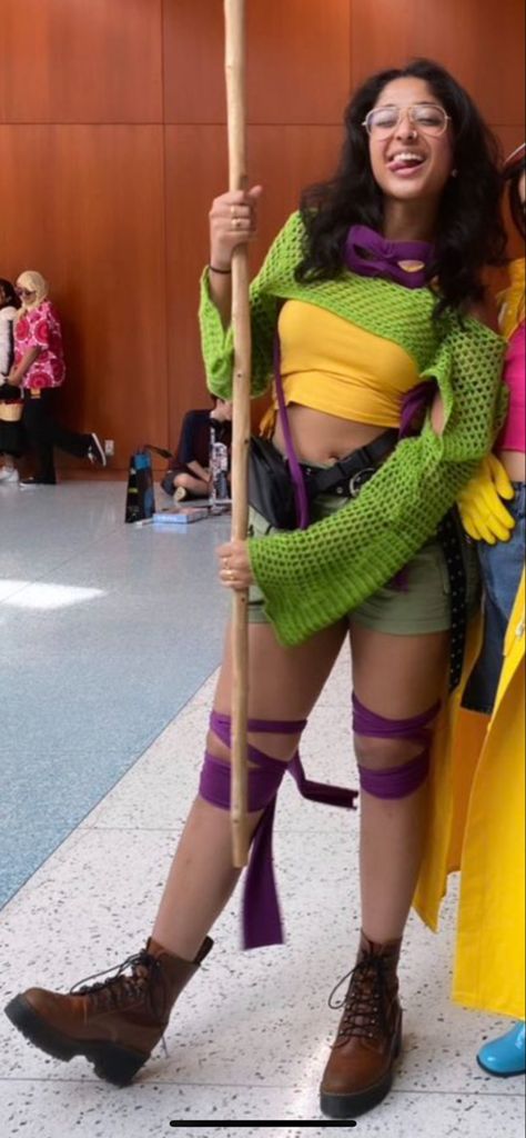 Snitchery Cosplay, Tmnt Group Costume, Ninja Turtle Cosplay, Tmnt Costume Women, Parrot Costume Diy Women, Tmnt Halloween Costumes, Cartoon Characters Halloween Costumes, Ninja Turtles Cosplay, Tmnt Costumes