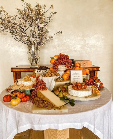 Dinner Hosting Ideas, Wedding Recovery, Engagement Brunch, Cheese Table, Destination Wedding Italy, Outdoor Dinner Parties, Amazing Food Decoration, Table Setting Inspiration, Charcuterie And Cheese Board