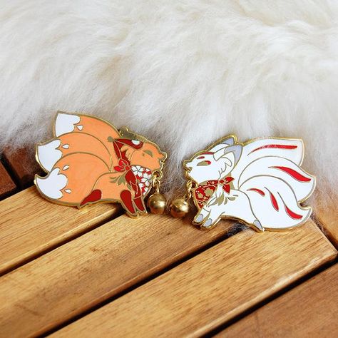 Queenie and Dawnsing are excite to make as much noise as possible! They are posed screaming at each other and each have a gold jingle bell on their neck. These pins are plated in gold and are about 2 x 1.25 inches in size. There are two clutches on the back of each fox to prevent spinning. Enamel Pin Collection, Anime Jewelry, White Spirit, Cool Pins, Enamel Lapel Pin, Jingle Bell, Metal Pins, Fantasy Jewelry, Cute Pins