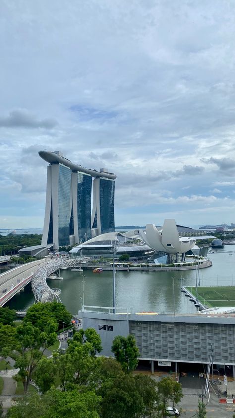 imo it’s more worth it to stay in a hotel ✨overlooking the Marina Bay Sands hotel✨ than stay in the MBS hotel itself Aesthetic Singapore, Scythe Book, Singapore Trip, Hotel View, Singapore Changi Airport, Singapore Photos, Singapore City, Sands Hotel, Singapore Travel