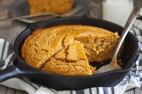 Vanilla Pumpkin Skillet Cornbread Recipe Thanksgiving Bread Recipes, Skillet Cornbread Recipe, Perfect Scones Recipe, Pumpkin Cornbread, Thanksgiving Bread, Sweet Potato Cornbread, Skillet Cornbread, Cooking Bread, Cornbread Recipe