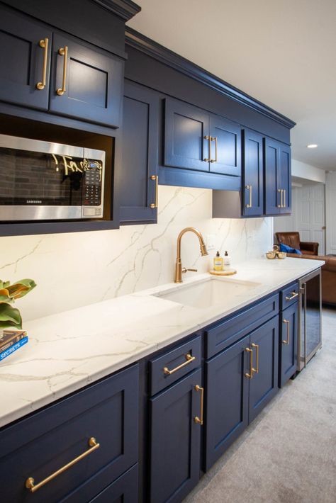 Navy Blue Kitchen Cabinets, Dark Blue Kitchens, Blue Kitchen Designs, Navy Blue Kitchen, Garage Kitchen, Blue Kitchen Cabinets, تصميم للمنزل العصري, Kitchen Remodel Inspiration, Kitchen Design Plans