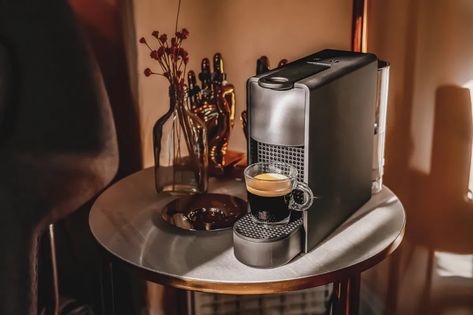 Nespresso Essenza Mini Review 2021 Nespresso Essenza Mini, Nespresso Essenza, Breville Barista Express, Ways To Make Coffee, Pod Coffee Machine, Capsule Coffee Machine, Nespresso Machine, Automatic Espresso Machine, Nespresso Capsules