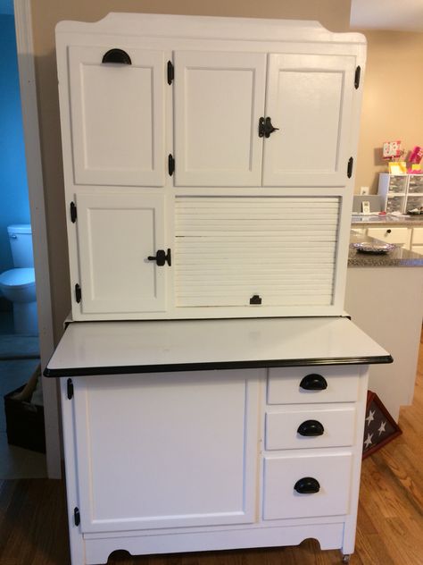 This is an antique Hoosier style cabinet I found at Willie's Barn. I sanded, painted and replaced knobs. It has the built in flour bin and bread drawer. Although I prob will never grind flour or use it to store bread, it is neat to have a piece of the old with the modern furnishings! Hoosier Cabinet Makeover, Bread Drawer, Hoosier Cabinets, Hoosier Cabinet, Flour Sifter, Furniture Fix, Cabinet Makeover, Cabinet Styles, Antique Furniture