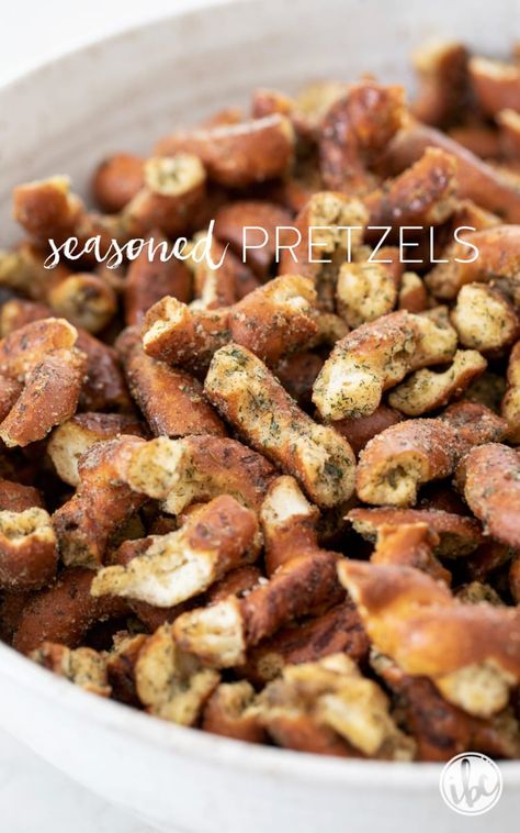 Recipe For Seasoned Pretzels, Pretzel Seasoning Recipes Ranch, Ranch Seasoning Pretzels, Spicy Pretzel Recipe Ranch, Season Pretzel Recipe, Spicy Snacks For Party, Pretzels With Ranch Seasoning, Mens Snacks, Ranch Dill Pretzels