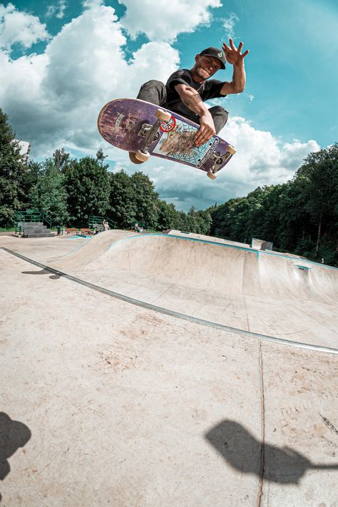 A wonderful mid-air action shot at the skatepark.  Shot by @JanKopriva on Unsplash. Skateboard Wallpaper, Moon Clothing, Skateboard Photos, Skateboard Aesthetic, Skate Photos, Skateboard Photography, Travel Ads, Cool Skateboards, Sports Images