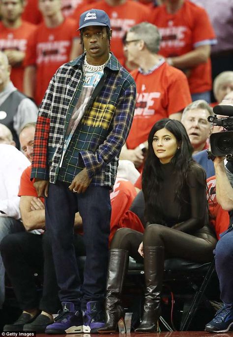 Kylie And Travis Scott, Kendall Ve Kylie, Travis Scott Outfits, Travis Scott Fashion, Stile Kylie Jenner, Kylie Travis, Trajes Kylie Jenner, Estilo Kylie Jenner, Kylie Jenner Instagram