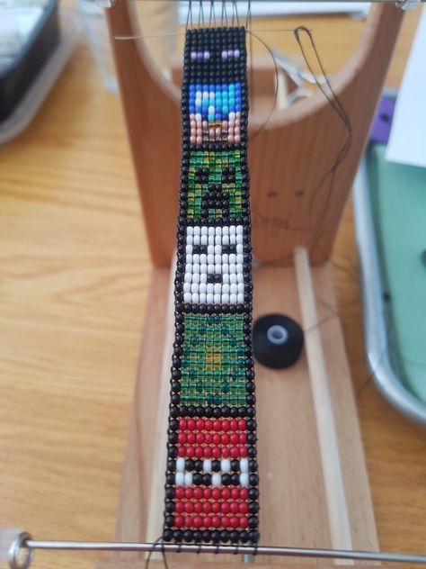 Minecraft Bead Loom Minecraft Loom Patterns, Minecraft Bracelet, Loom Beaded Necklace, Minecraft Beads, Seed Bead Bracelet Patterns, Miyuki Beads Pattern, Native American Beadwork Patterns, Diy Beaded Rings, Bead Loom Designs