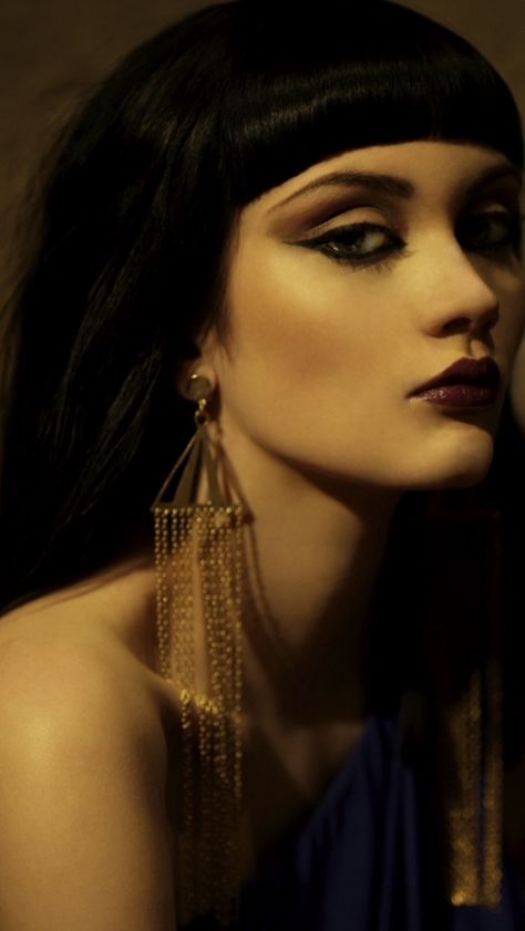 Cleopatra Aesthetic, Egyptian Goddess Art, Queen Cleopatra, Egyptian Eye, Goddess Aesthetic, Egyptian Beauty, Egyptian Style, Architecture Tattoo, Pure Love