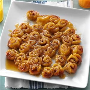 Mini Caramel Rolls, Caramel Crescent Rolls, Mini Nut Rolls, Crescent Roll Carmel Rolls, Rhodes Caramel Rolls, Breakfast Cinnamon Rolls, Easy Pastries, Caramel Rolls Recipe, Breakfast Cinnamon