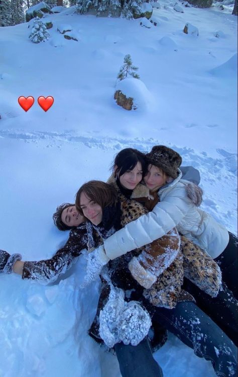 Photo Ski, Snow Trip, 사진 촬영 포즈, Winter Inspo, Ski Season, Winter Photos, Foto Poses, Winter Pictures, Best Friend Goals