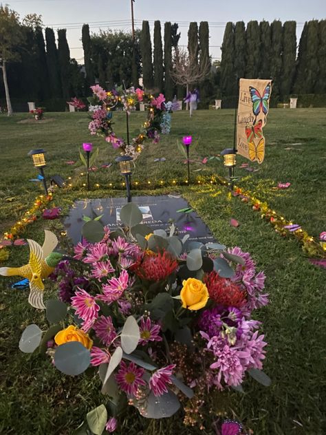 Memorial Set Up Ideas, Pretty Graveyard, Grave Ideas, Gravesite Decorations, Hades And Persephone, When I Die, Butterfly Theme, Lost Love, Tombstone