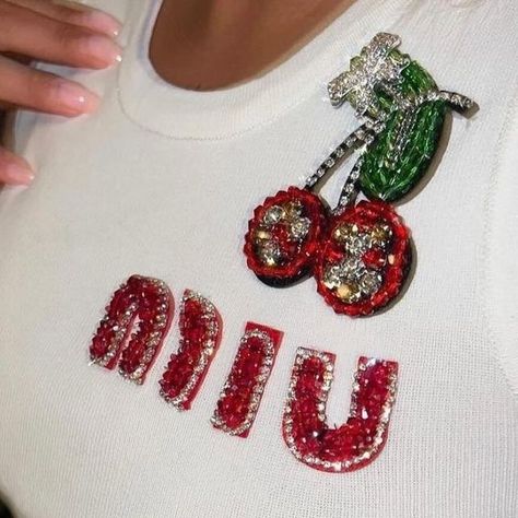 Cherries miu miuuu Beaded Cherry Diy, Cherry Bead Embroidery, Cherry Beaded Necklace, Pearl Cherry Necklace, Miu Miu Embellished, Beaded Shirt, Embroidery Tshirt, Beaded Top, Cherry On Top