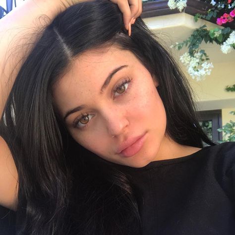 Here, we round up all of Jenner's no-makeup selfies and best bare-faced moments. Kylie Jenner Without Makeup, Kylie Jenner No Makeup, Girl Celebs, Just Chilling, Bare Face, Fav Youtubers, No Makeup, Without Makeup, Round Up