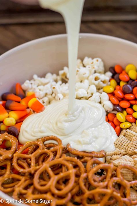 Halloween Munch + a GIVEAWAY! - Sprinkle Some Sugar Candy Corn Trail Mix Halloween Party, Fall Snack Mix With White Chocolate, Boo Mix Recipe, Popcorn Mix Halloween, Summer Snack Mix Recipes, Preschool Halloween Snack Ideas, Halloween Snack Mix Monster Munch, Monster Munch Recipe, Halloween Popcorn Mix Easy