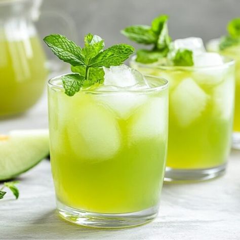 Honeydew Mint Iced Tea - A Refreshing Fusion with Green Tea! Jasmine Milk Tea Recipe, Moroccan Mint Tea Recipe, Mint Tea Recipe, Milk Thistle Tea, Tea Facts, Licorice Tea, Turmeric Tea Recipe, Ginger Tea Recipe, Butterfly Pea Tea