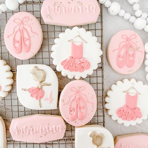 Elegant Cookies, Ballerina Cookies, Ballerina Baby Showers, Ballet Birthday, Ballerina Cakes, Ballerina Birthday Parties, Ballerina Party, Sugar Cookie Designs, Ballerina Birthday