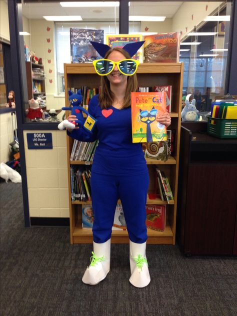 Pete the cat! Dress Like A Storybook Character Teacher, Pete The Cat Teacher Costume, Pete The Cat Costume Diy Teacher, Pete The Cat Costume Diy, Pete The Cat Halloween, Teacher Book Character Costumes, Storybook Costumes, Cat Christmas Costumes, Literary Costumes