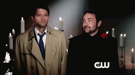 Crowley Supernatural GIF - Crowley Supernatural MishaCollins - Discover & Share GIFs Supernatural Season 9, Crowley Supernatural, Supernatural Gifs, Winchester Boys, Tv Supernatural, Supernatural Seasons, Supernatural Funny, Supernatural Fandom, Promo Videos