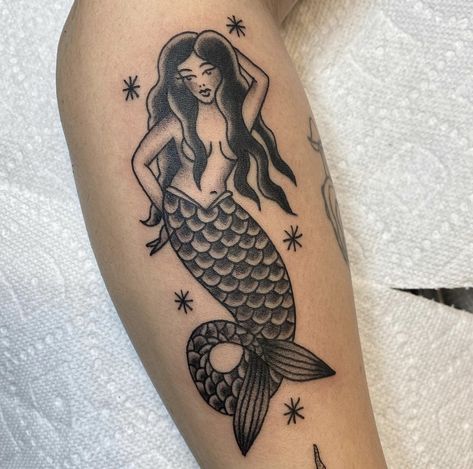 American Traditional Mermaid Tattoo Black, Mermaid American Traditional, American Trad Mermaid, Siren Tattoo Traditional, Trad Mermaid Tattoo, Mermaid Sleeve Tattoo, Mermaid Tattoo Traditional, Pinup Mermaid Tattoo, Old School Mermaid Tattoo