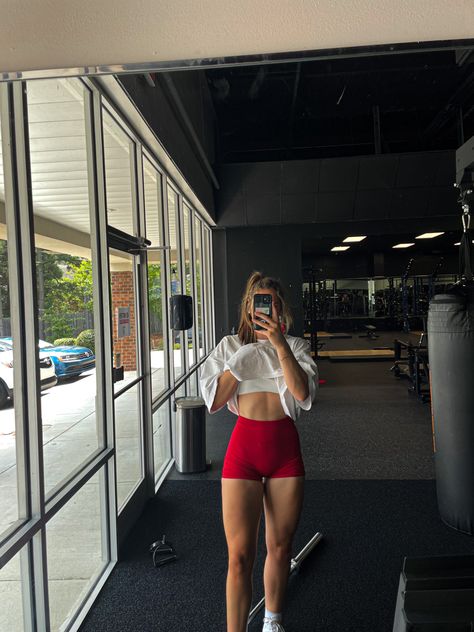 Quad Goals Women, Legs And Quads Workout Gym, Workout Asthetic Picture Women, Quads Women, Leg Workout Ideas, Leg Day Aesthetic, Leg Day Outfit Gym Women, Quads Aesthetic, Big Quads Women