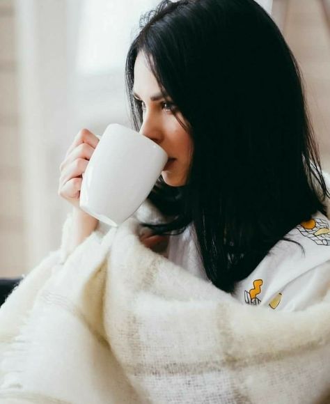 People Drinking Tea Photography, Drinking Tea Photography, People Drinking Coffee, People Drinking, Tea Photography, Coffee Inspiration, Crop Pictures, Ideal Life, Evening Sun