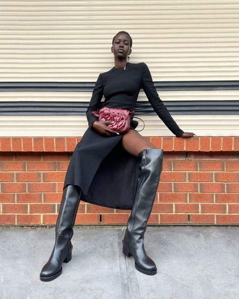 Adut Akech, Fashion Advertising, Gwyneth Paltrow, Naomi Campbell, Harper's Bazaar, Street Chic, All About Fashion, Fashion Models, Leather Skirt