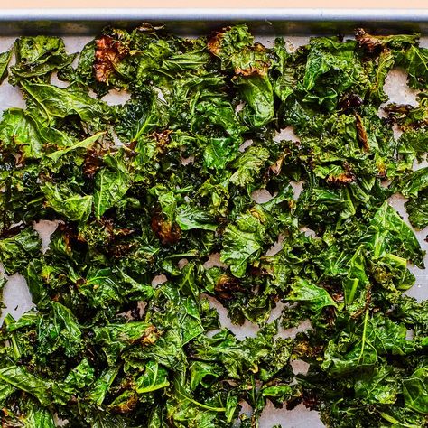 Big-Batch Roasted Kale Is a Dinnertime Savior - Epicurious Roasted Kale Recipes, Healthyish Recipes, Roasted Kale, Cheesy Sandwich, Grilled Salad, How To Cook Kale, Recipes Salads, Kale Recipes, Grain Bowl