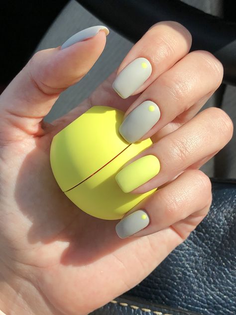 Nails greyyellowEOS Nnails Yellow And Grey Nails Design, Grey Yellow Nails, Gray And Yellow Nails, Simple Yellow Nails, Yellow And Grey Nails, Pale Yellow Nails, Glitter Gel Nail Designs, Nails Grey, Grey Nail Designs