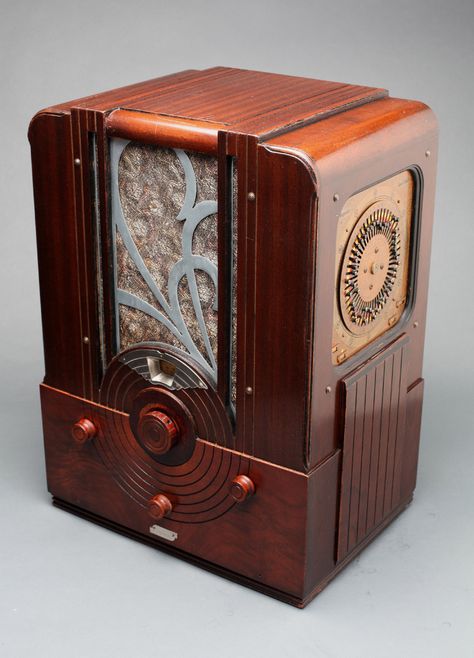 Majestic Model 174 Tombstone Tube Radio w/ "Tune-O-Stat" Station Preset Feature | Collectors Weekly Golden Age Of Radio, Antique Radios, Retro Radios, Streamline Moderne, Old Time Radio, Juke Box, Retro Radio, Vintage Radios, Antique Radio