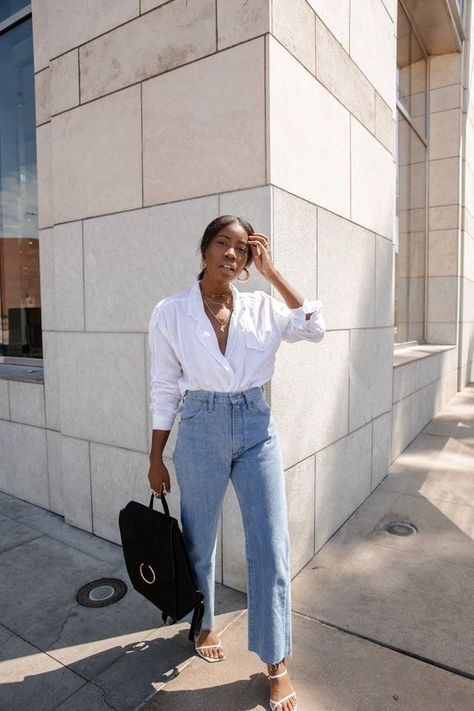 What Jeans Are In Style 2024? Stay Ahead of the Curve — No Time For Style Casual Jeans Outfit, Basics Outfit, Jeans Outfits Summer, Moda Over 40, Mode Ab 50, Popular Jeans, Straight Leg Jeans Outfits, Casual Elegant Style, Style Inspiration Edgy