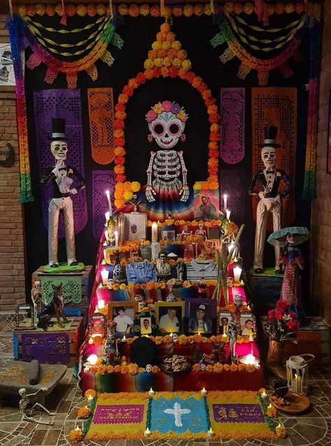 Day Of The Dead Altar Ideas, Dia De Los Muertos Party Ideas, Day Of The Dead Altar, Mexican Halloween, Dia De Los Muertos Decorations Ideas, Day Of The Dead Party, Inspiration For The Day, Halloween Eve, Den Mrtvých