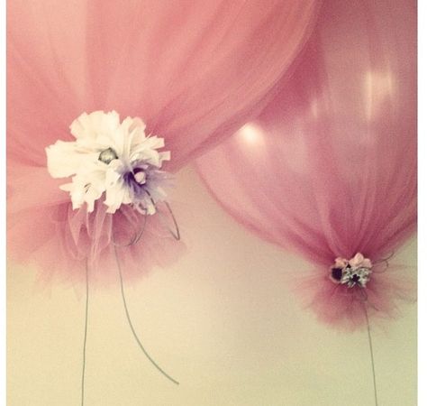 Wrap tulle around balloons!! This is gorgeous and SO easy! Baby shower idea Tulle Balloons, Diy Baby, Girl Shower, Girl Baby Shower, Event Styling, Balloon Decorations, Wedding Bells, Quince, Wedding Shower