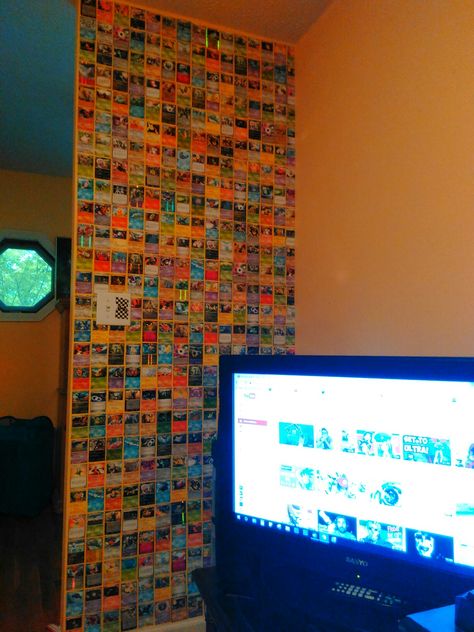 Pokémon Card Wall Pokemon Card Wall Decor, Pokemon Card Decorations, Pokemon Card Organization Ideas, Pokemon Card Wall Display, Pokemon Card Display, Teddy Bedroom, Nostalgic Room, Pokemon Crafts