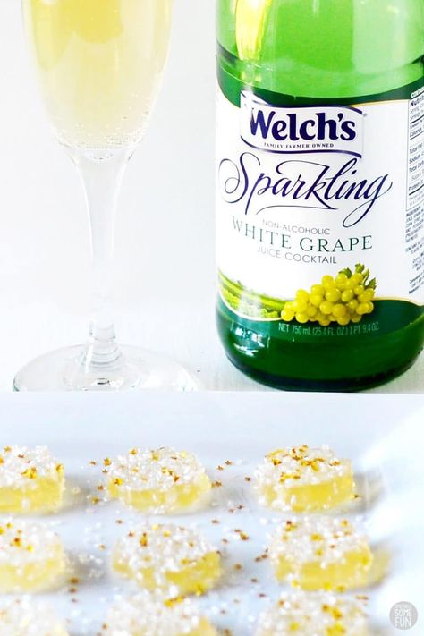 These sparkling jello jigglers are a fizzy new years dessert idea! I love the gold stars and sprinkles too. #newyearsevefood #newyearsevedessert #jello #jellojigglers #sparklingrecipe Sparkling Jello, New Years Dessert, Nye Kids, Easy Party Treats, New Years Eve Menu, New Year's Snacks, Jello Jigglers, New Years Eve Dessert, Graduation Party Desserts