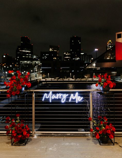 Proposal Set Up Ideas Rooftop, Roof Proposal Ideas, Rooftop Proposal Night, Balcony Proposal Ideas, Balcony Proposal, Rooftop Proposal Ideas, Proposal Set Up Ideas Outside, Proposal Background, Restaurant Proposal