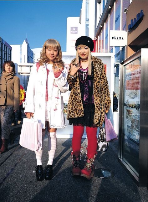 Harajuku Fashion Street 90s, Fruits Street Fashion, 90s Harajuku Fashion, 90s Japanese Street Fashion, Harajuku Fashion Outfits, 90s Harajuku, Fruits Magazine, Japan Streetwear, 2000s Streetwear