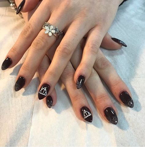 Harry Potter Black Nails, Deathly Hallows Nail Art, Black Harry Potter Nails, Deathly Hallows Nails, Harry Potter Nails Acrylic, Harry Potter Acrylic Nails, Simple Harry Potter Nails, Harry Potter Inspired Nails, Harry Potter Nails Designs