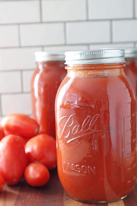 Canned Spaghetti Sauce From Garden Fresh Tomatoes From Scratch Freeze Spaghetti Sauce, Canned Spaghetti Sauce Recipe, Freeze Spaghetti, Souper Cubes, Homemade Pasta Sauce, Canned Spaghetti Sauce, Canning 101, Pasta Sauce Homemade, Spaghetti Sauce Recipe