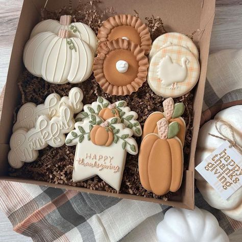 Pumpkin Patch Cookies, Thank You Royal Icing Cookies, Thanksgiving Place Card Cookies, Thanks Giving Cookie, Royal Icing Thanksgiving Cookies, Thanksgiving Teacher Gift Ideas, Thank You Cookies Decorated, Friendsgiving Cookies, Thanksgiving Sugar Cookies Decorated