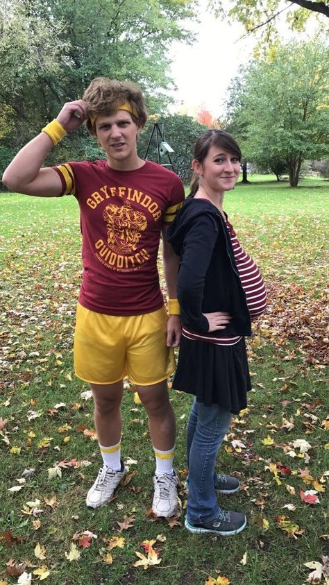 Me and who Juno Halloween Costume, Halloween Costumes 2022, Movie Halloween Costumes, Matching Halloween Costumes, Classic Halloween Costumes, Halloween Post, Duo Costumes, Duo Halloween Costumes, Couples Halloween Outfits