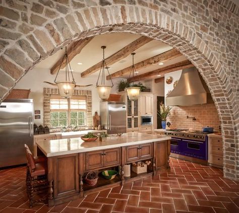 Beautiful Arches in Modern Interiors Tuscan Kitchen Design, Boho Glam Home, Mediterranean Kitchen Design, Spanish Style Kitchen, Cozy Interior Design, Brick Arch, Mediterranean Kitchen, Tuscan Design, Tuscan Kitchen