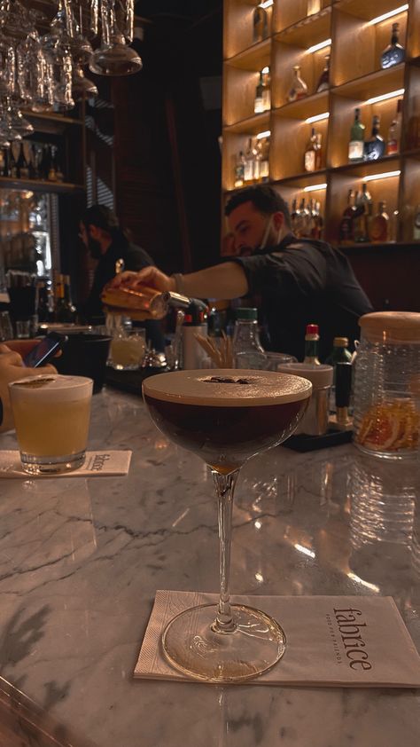 Bar Drinks Aesthetic, Bartending Aesthetic, Cocktail Bar Aesthetic, Dark Cocktails, Bartender Aesthetic, Espresso Martini Aesthetic, Fill My Cup, Bar Aesthetic, Espresso Martinis