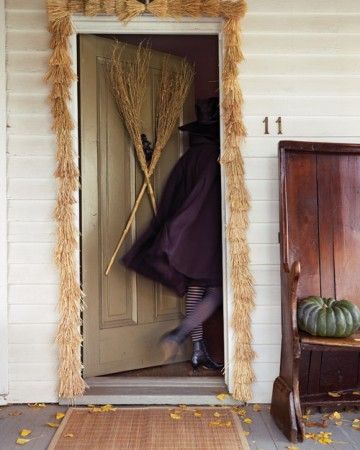 Outdoor Halloween Decor | Witches' Broom Door Decoration and Garland Outdoor Witch, Porche Halloween, Martha Stewart Halloween, Halloween Witch Decorations, Halloween Decorations Diy Outdoor, Elegant Halloween, Halloween Front Porch, Halloween Crafts Decorations, Manualidades Halloween