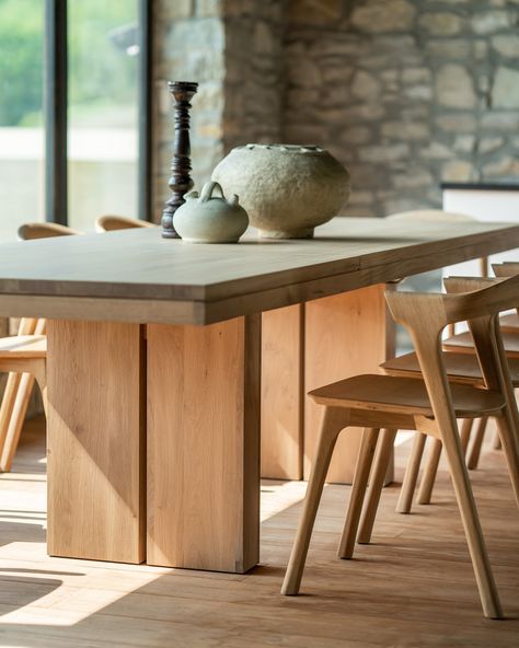 The Double Extendable Dining Table is a successful combination of pure lines and a solid look✨ Kitchen Island Oak, Minimal Dining Table, 8 Person Dining Table, Denver Modern, Big Dining Table, Dining Table Oak, Timber Table, Expandable Dining Table, Extending Table