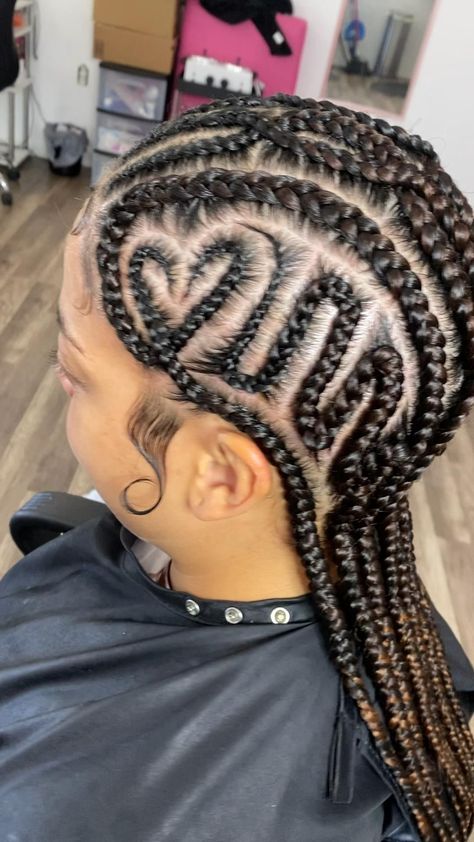 Heart and Zigzag design 💕 Braids With Heart Design, Heart Cornrows, Zigzag Cornrows, Zigzag Braids, Straight Braids, Feed In Braids, Roll Hairstyle, Feed In Braids Hairstyles, Zigzag Design