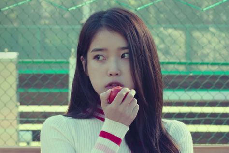 Iu Kdrama, Persona Gif, Korean Tv Shows, Korean Entertainment, Drama Film, Korean Actresses, Makeup Inspo, Animated Gif, Cool Gifs