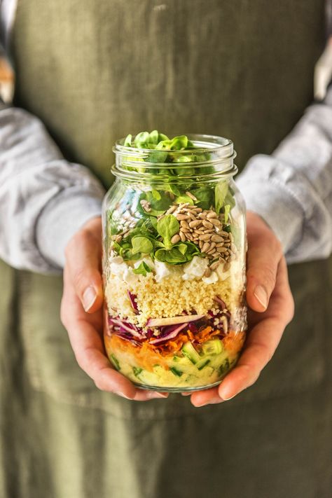 3 Simple Mason Jar Summer Salads | HelloFresh Magazine Mason Salad Jars, Salad In The Jar, Salad In Jar, Summer Lunch Recipes, Forest Picnic, Salad Jars, Jar Salads, Jar Salad, Diy Mason Jar