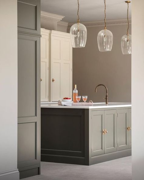 Portland Stone Kitchen, Georgian Bluffs Caesarstone Kitchen, Portland Stone Little Greene, Pompeian Ash, Tenement Kitchen Glasgow, Soapstone Apron Front Sink, London Grey Caesarstone, Farm Furniture, Modern Country Kitchens